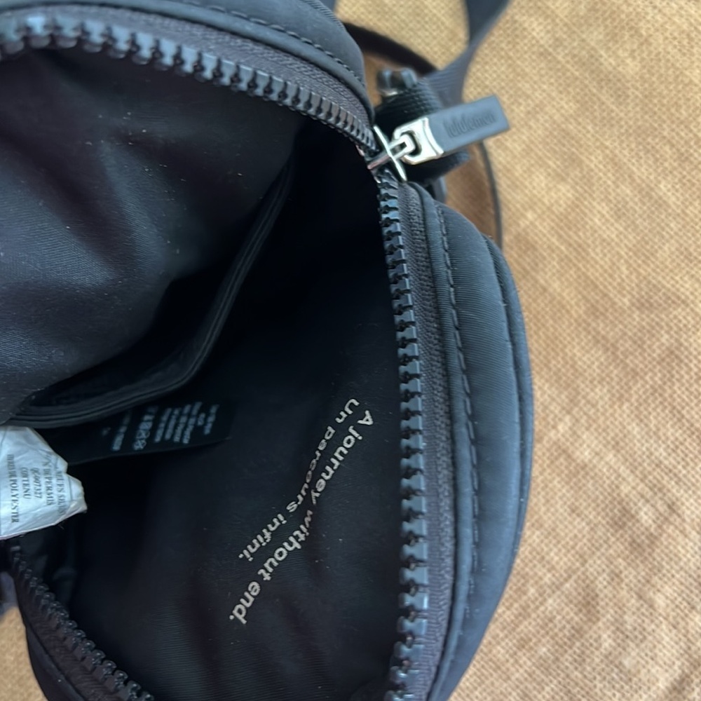 SOLD-Lululemon athletic crossbody bag black small - Picture 4 of 5